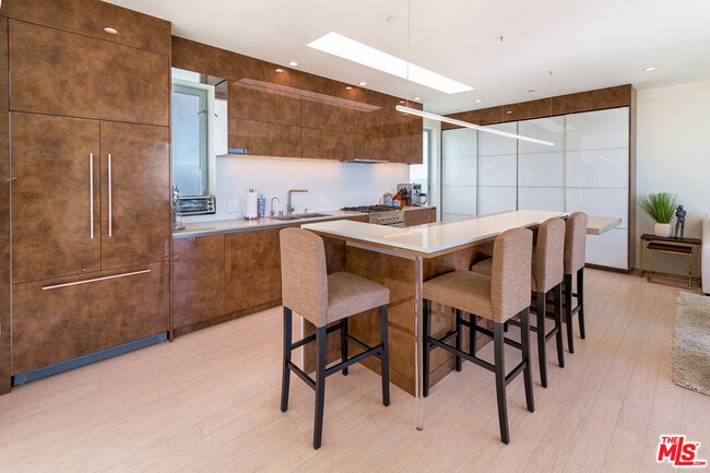 Foto del edificio - 18223 Coastline Dr