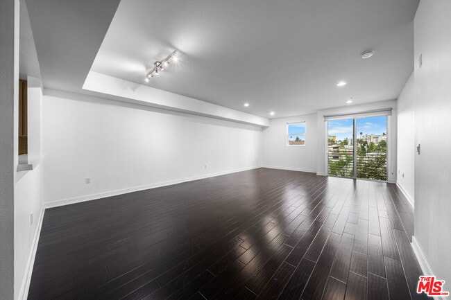 Building Photo - 436 S Virgil Ave