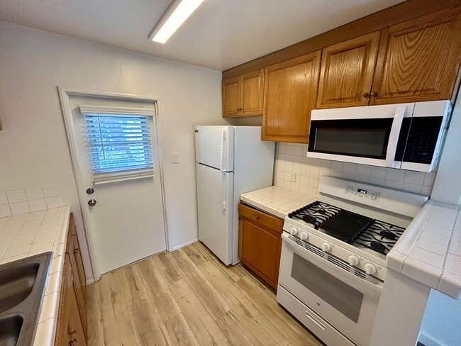 Foto del edificio - Charming and Bright 2 bed 1 bath in Point ...