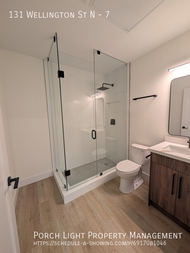 Building Photo - Top of the Line 2 Bedroom Unit 95 Walk Score - Stunning Apartments