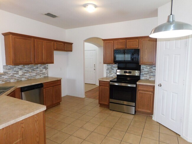 Foto del edificio - Large 4 bed house with master downstairs and 2 car garage on a cul- de-sac. Golf course community...