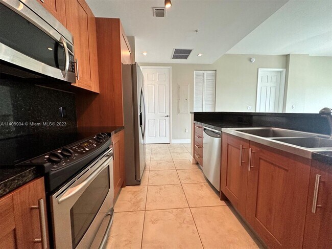 Foto del edificio - 1300 Ponce de Leon Blvd