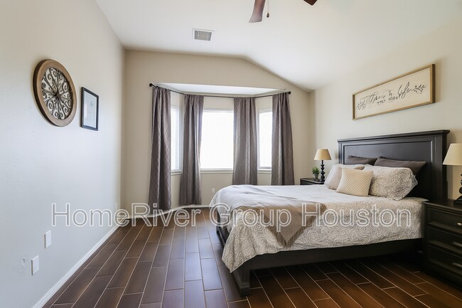 Foto del edificio - 8822 Rolling Rapids Rd