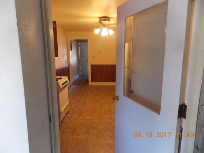 Entering - 103 E 2nd St