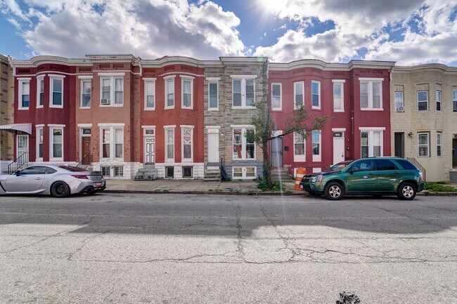 Foto del edificio - Beautifully Updated Townhome in Prime Loca...