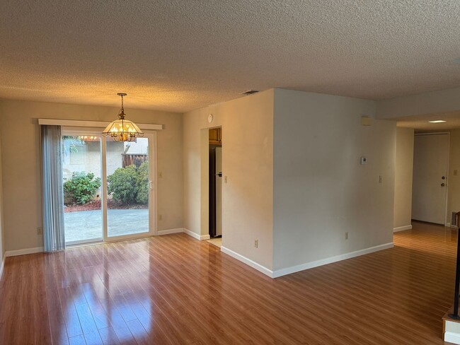 Foto del edificio - 4 Bedroom Almaden Home