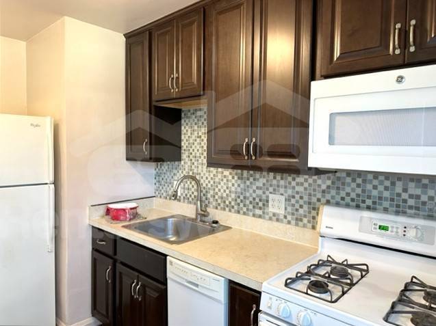 Foto del edificio - 6109 Maylane Dr