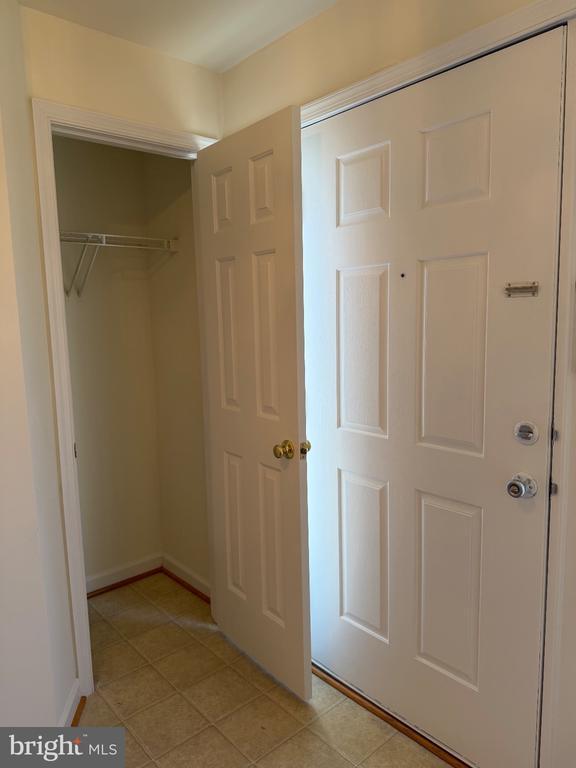 Foto del edificio - 9068 Falcon Glen Ct