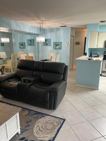Building Photo - 6586 Southurst Terrace