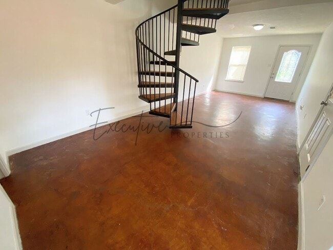 Foto del edificio - Updated 2-Bed Townhouse Steps from McNeese...