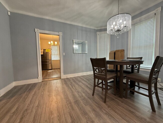 Building Photo - Stunning 3 Bedroom 1 Bathroom Single Family Home in St. Paul! Apply TODAY!