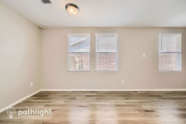 Building Photo - 728 Riverflat Dr