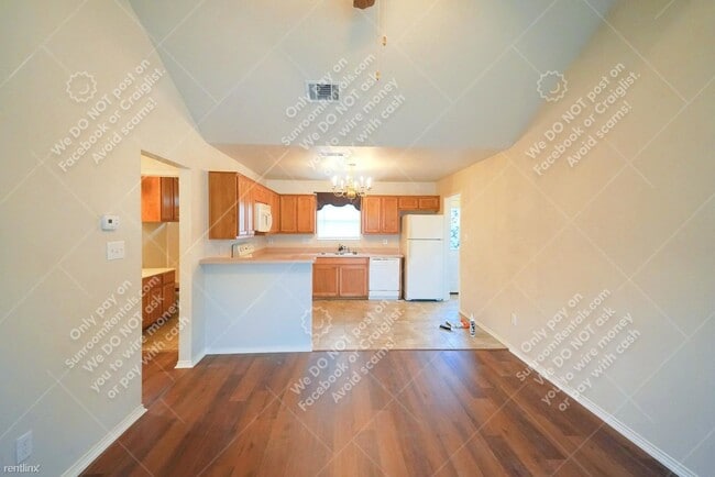 Building Photo - 3 br, 2 bath Townhome - 136 Stewart Bend C...