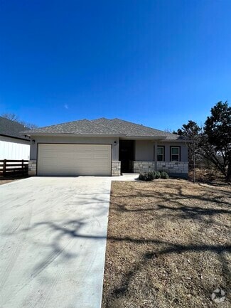 Building Photo - 643 Magnolia Ln