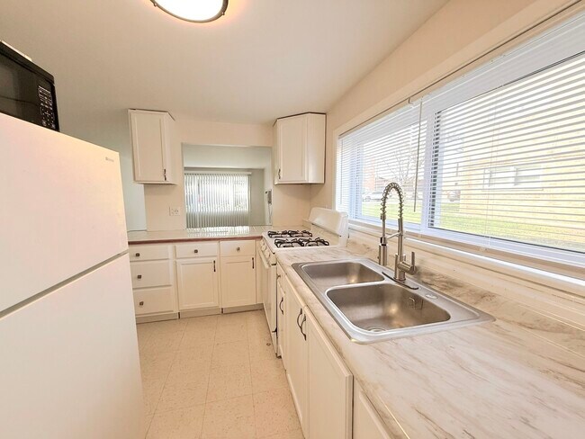 Foto del edificio - 8549 Niles Center Rd