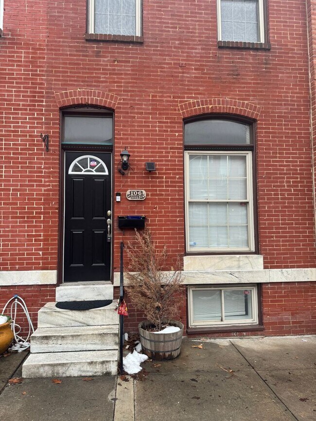 Building Photo - Exceptional 2bed/3ba Patterson Park Home - Large Rear Deck & Parking Pad!