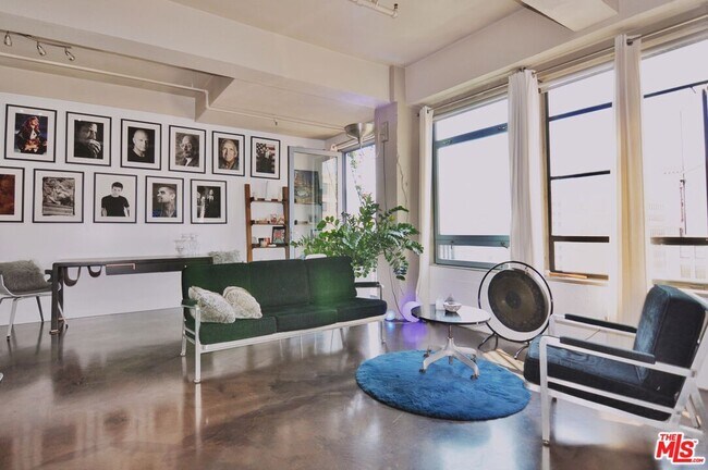 Foto del edificio - 849 S Broadway