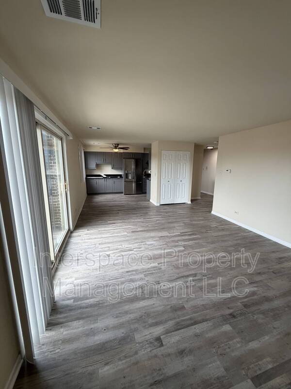 Building Photo - 9937 S Cicero Ave