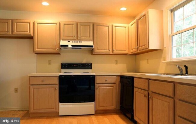 Building Photo - 4134 Kittatinny Dr