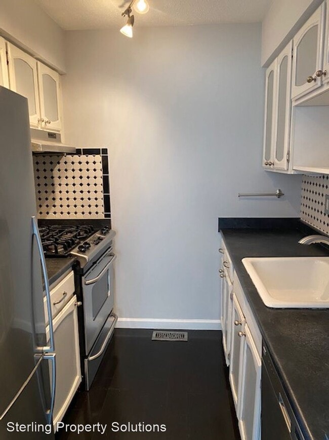 Building Photo - 2 br, 1 bath House - 163 Halstead Ave 2B