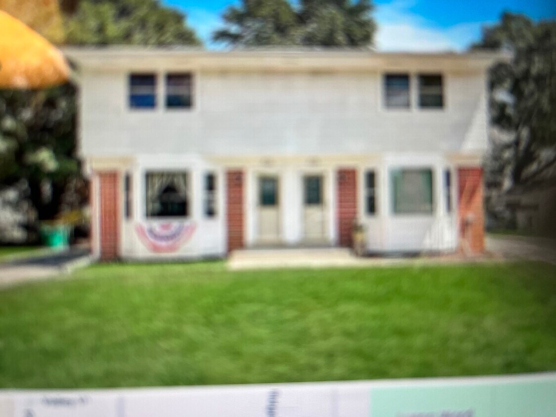 Building Photo - W198N16984 Ridgeway Dr