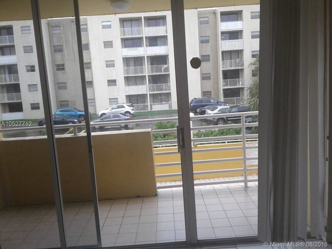 Foto del edificio - 8050 NW 8th St