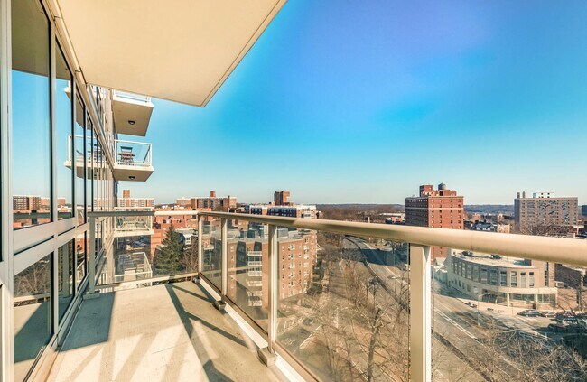 Building Photo - 640 W 237th St