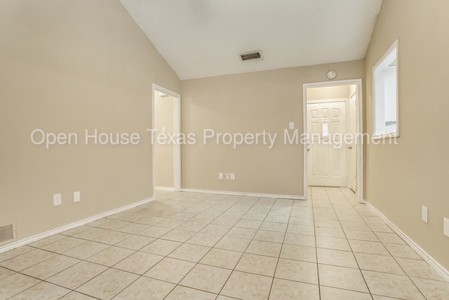 Building Photo - 5014 Brookhollow Dr