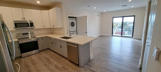 Building Photo - 3801 Davie Blvd