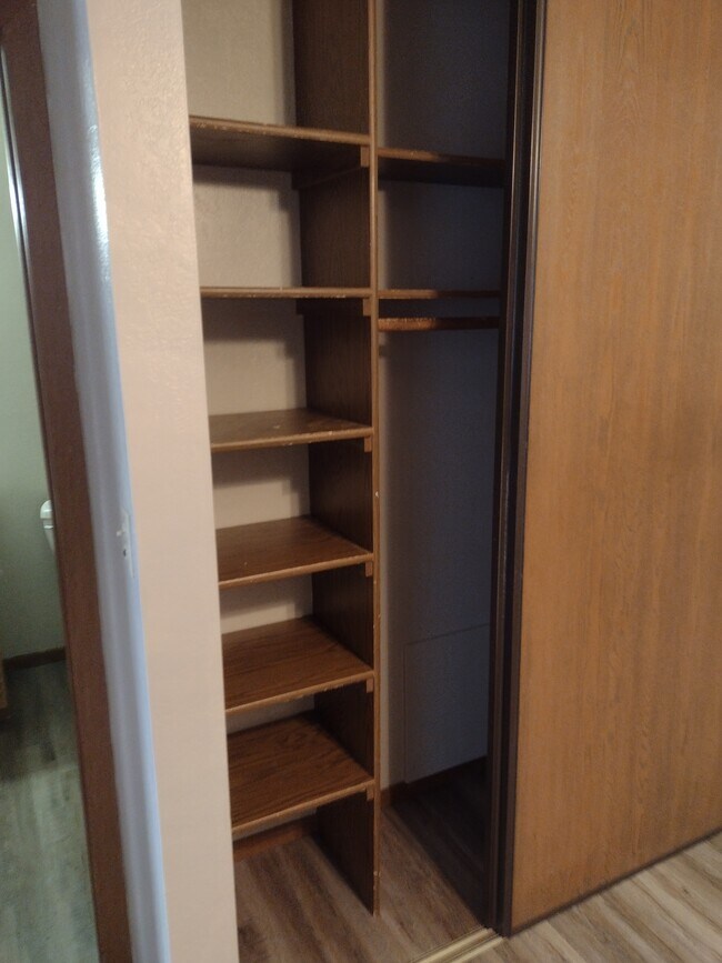 Almacenamiento de cocina - 102 W Lincoln St