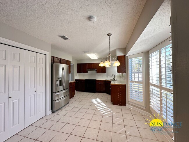 Foto del edificio - Stunning 4 Bedroom Mary Esther Home, minut...