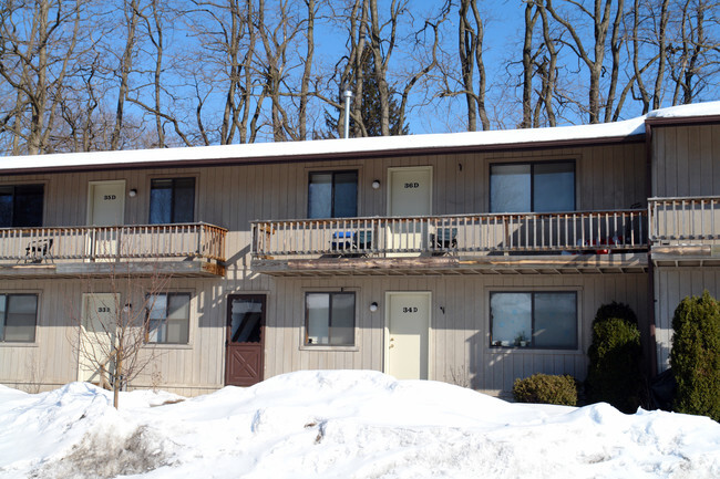 Building Photo - Halfmoon Court Apartments