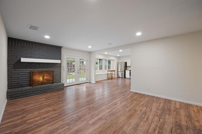 Building Photo - 6305 Clubway Ln