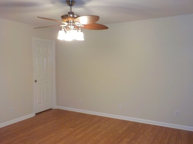 Foto del edificio - 3 Bedroom 2 Bath House with Basement