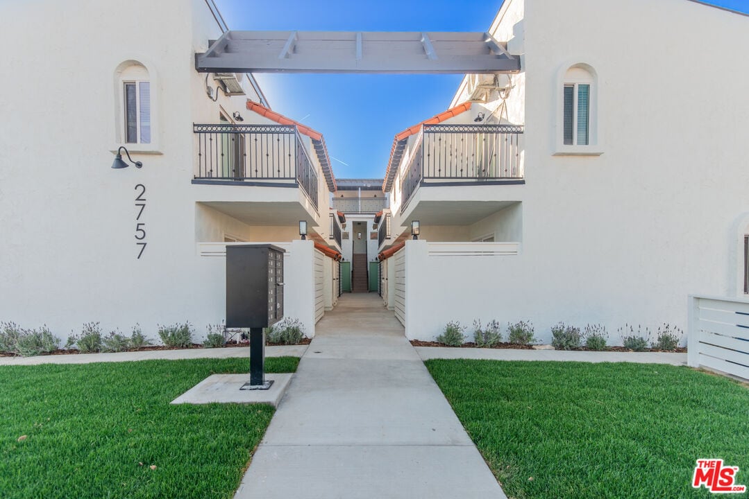 Primary Photo - 2757 Andreo Ave