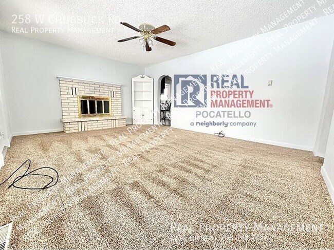 Building Photo - 2 bed 1 bath House - 1 car Garage- Dogs Ne...