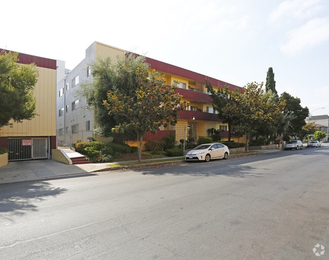 Building Photo - 740 S St Andrews Pl