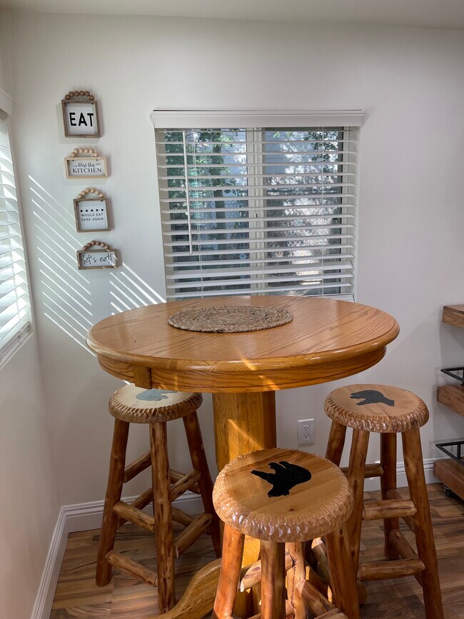 Foto del edificio - 40172 Highland Rd