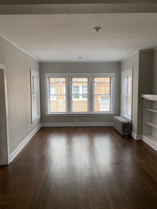 Foto del edificio - 5648 N Ridge Ave
