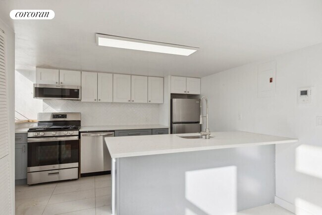 Foto del edificio - 305 E 108th St