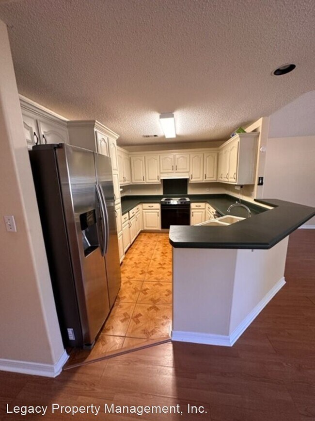 Foto del edificio - 3 br, 2 bath House - 7404 Woodside Road