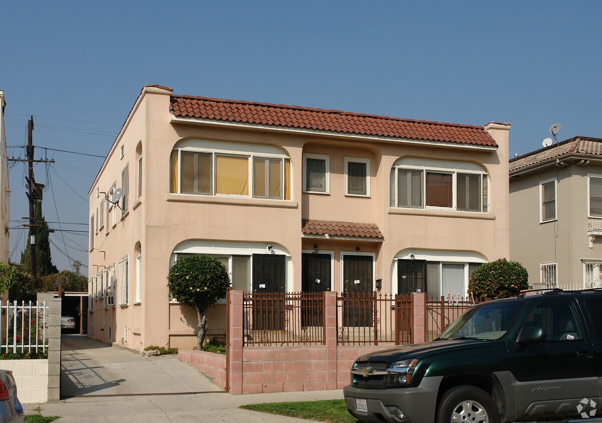 Foto del edificio - 831 N Heliotrope Dr
