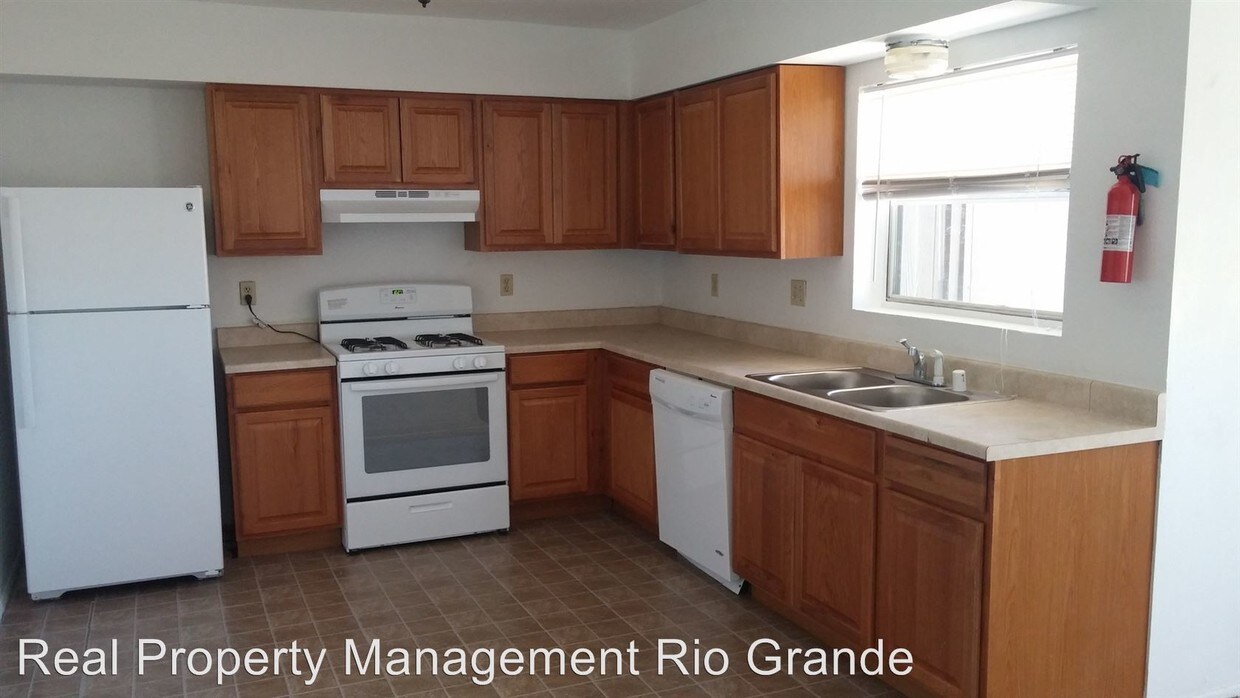 Foto principal - 3417 Aztec Rd NE
