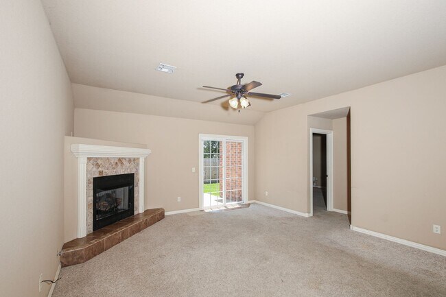 Building Photo - A Great West Fayetteville Home