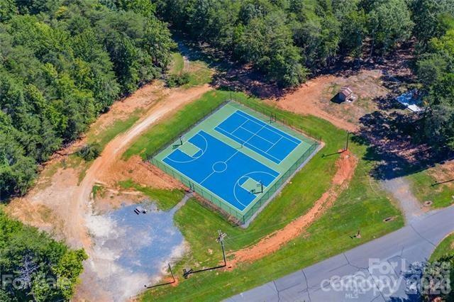 Foto del edificio - 630 Pine Lake Dr