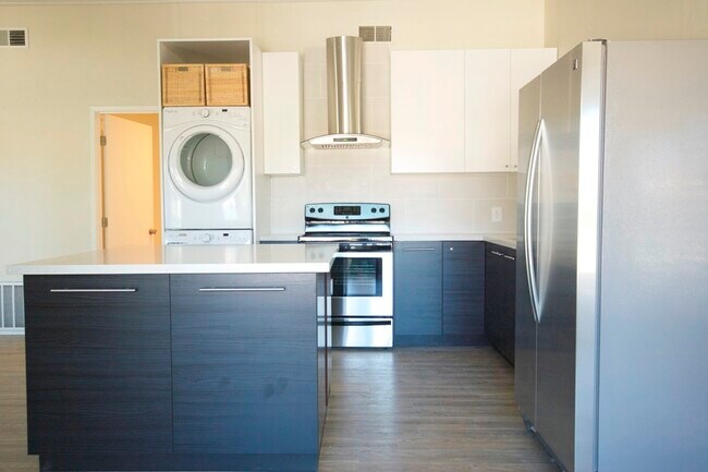 Building Photo - 550 North Fair Oaks Avenue, Unit 15