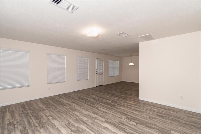 Building Photo - 5719 Latta Plantation Dr