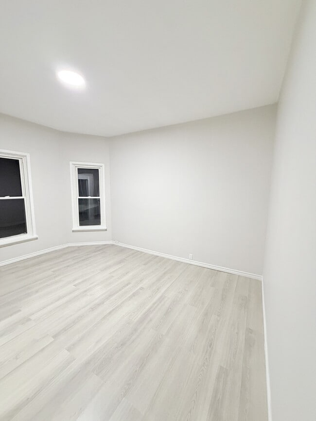 Building Photo - 194 Murray St