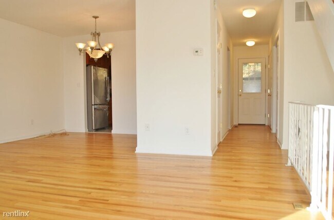 Foto del edificio - 25 Pine Hill Ave