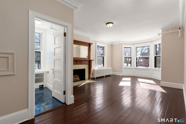 Building Photo - 360 Farmington Ave